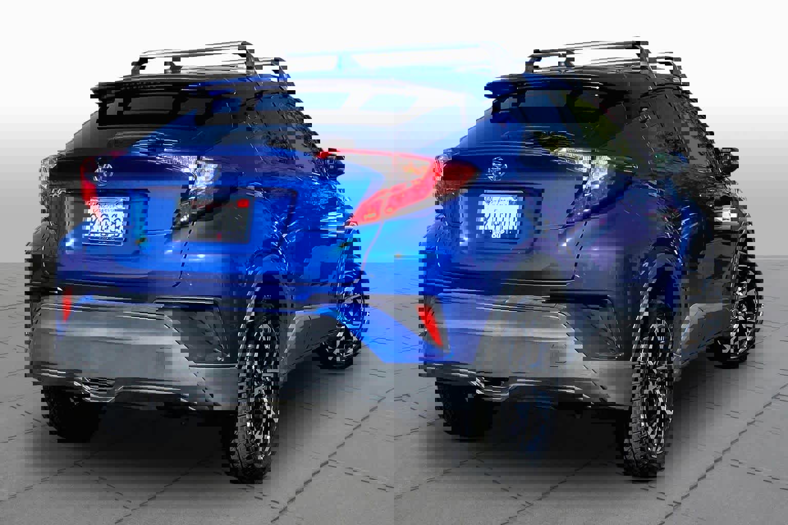 Used 2021 Toyota C-HR XLE FWD image 11