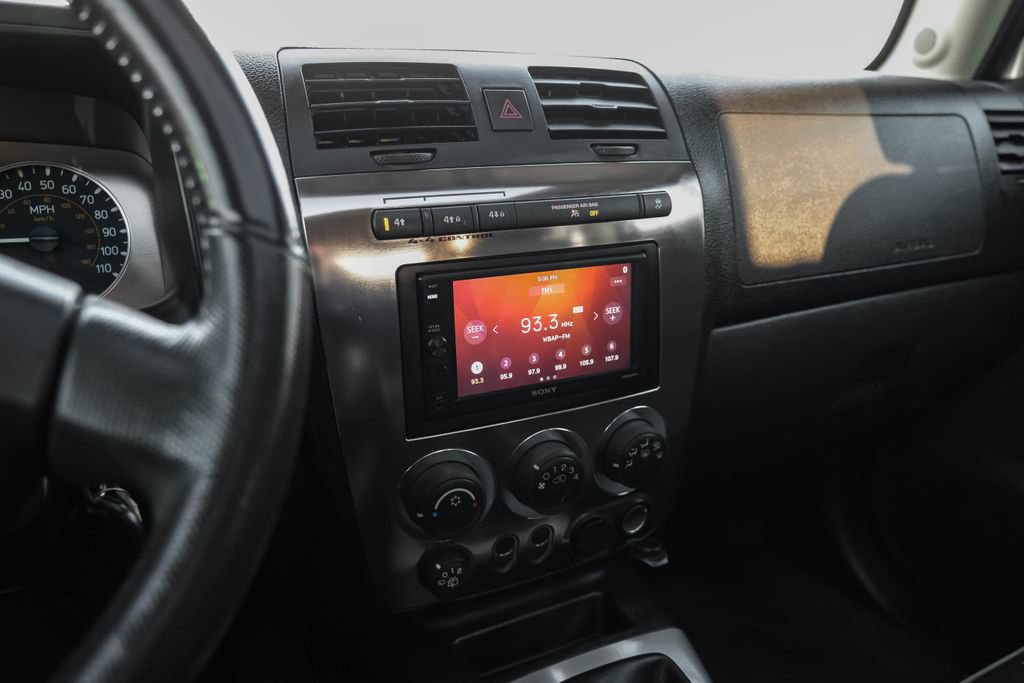 Used 2010 HUMMER H3 Luxury w/ Appearance Package image 25