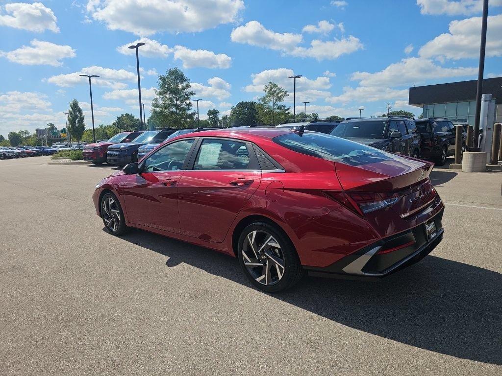 Certified 2025 Hyundai Elantra SEL FWD image 3