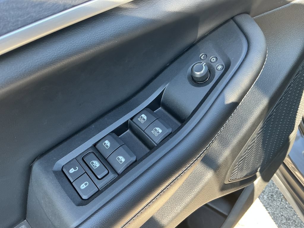 Used 2023 Jeep Grand Cherokee L Limited AWD/4WD image 11