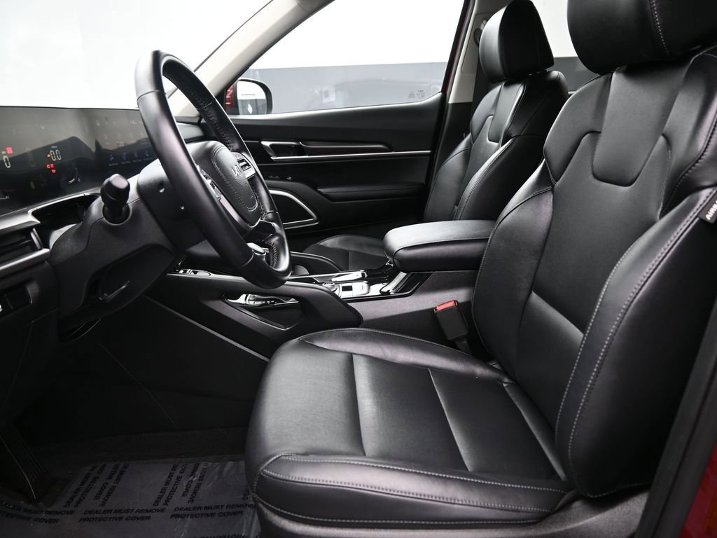 Used 2023 Kia Telluride S image 9