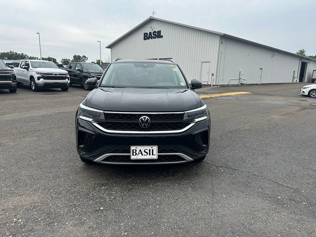 Used 2023 Volkswagen Taos SE w/ Panoramic Sunroof Package AWD/4WD image 9