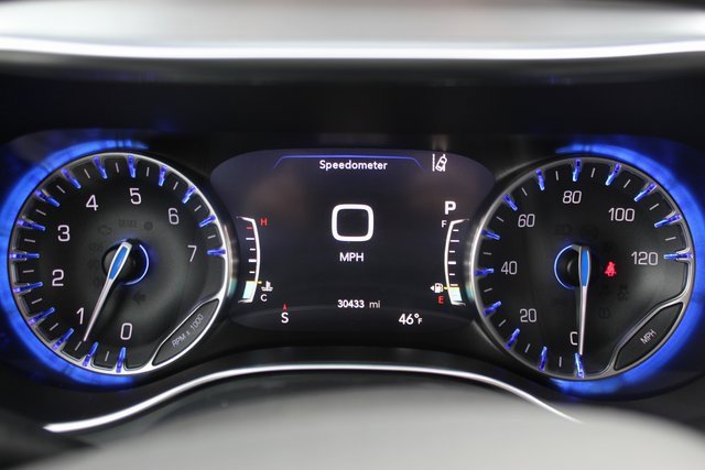 Used 2025 Chrysler Pacifica Limited image 18