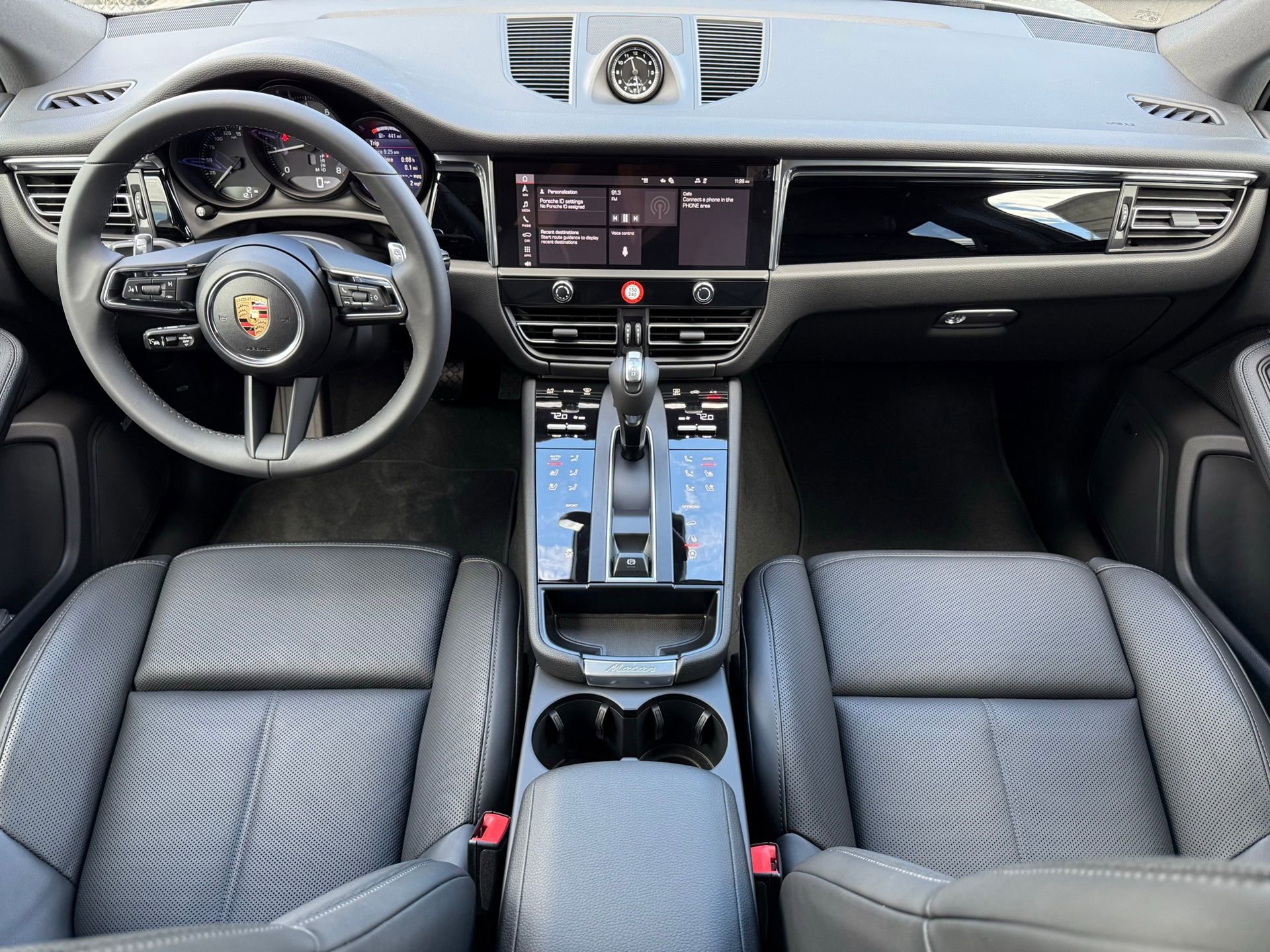 Used 2026 Porsche Macan image 14