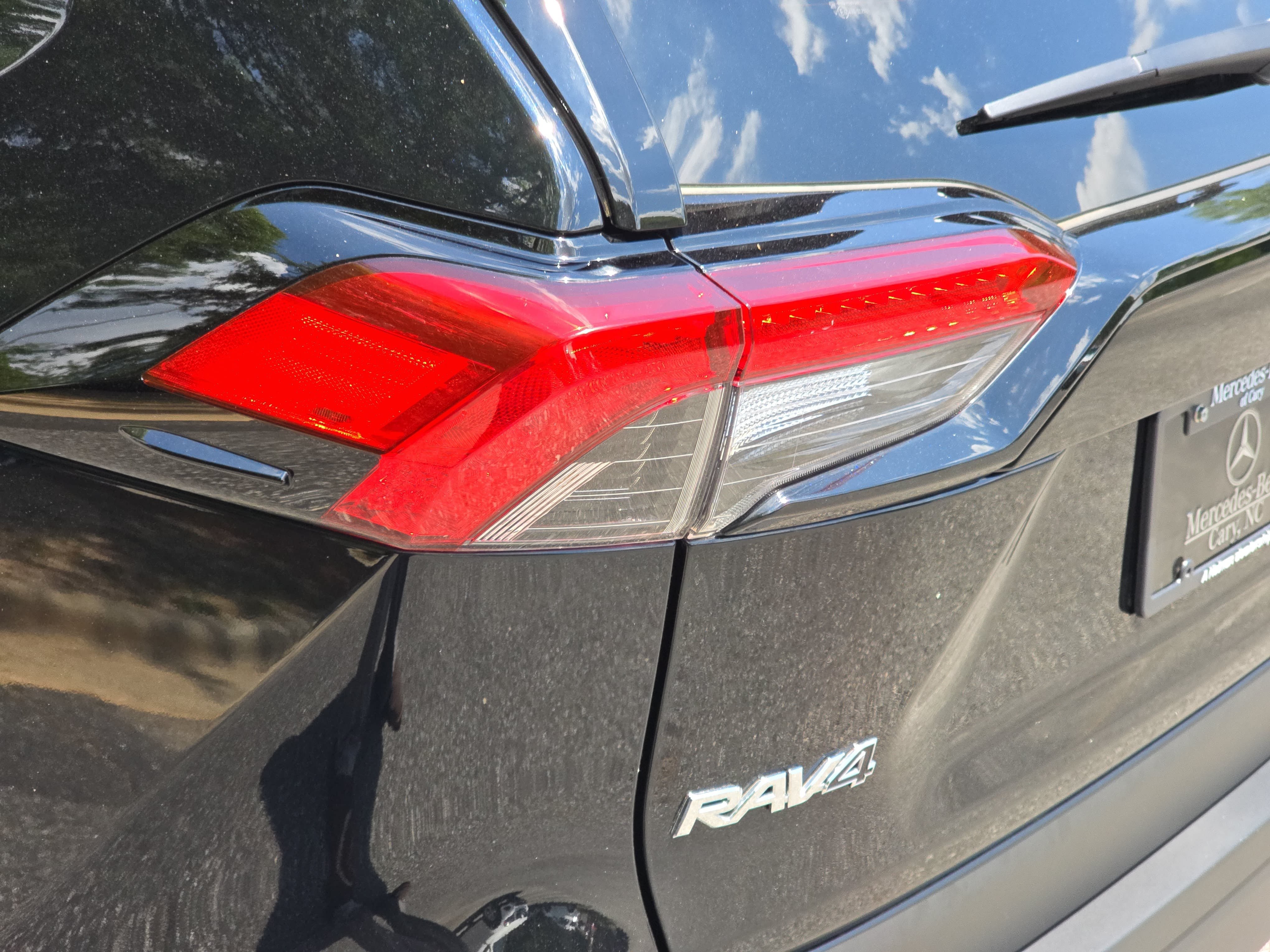 Used 2025 Toyota RAV4 LE AWD/4WD image 32