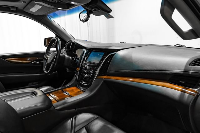 Used 2015 Cadillac Escalade Luxury AWD/4WD image 18
