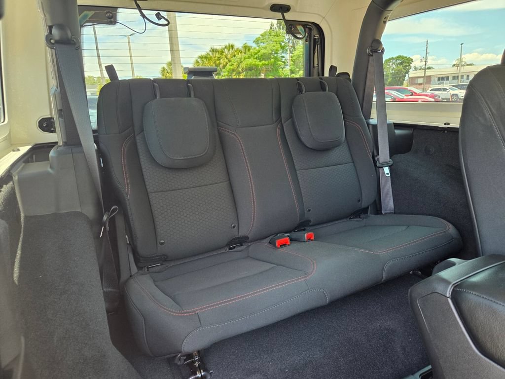 Used 2022 Jeep Wrangler Rubicon AWD/4WD image 18