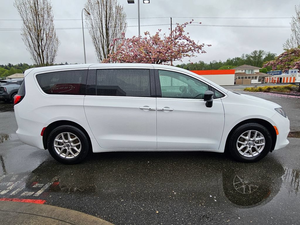Used 2024 Chrysler Voyager LX FWD image 4