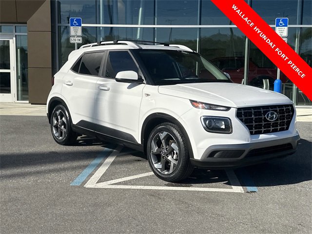 Used 2023 Hyundai Venue SEL image 4