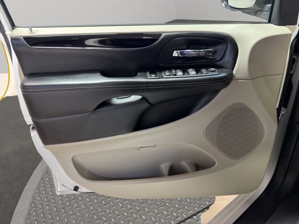Used 2020 Dodge Grand Caravan SXT FWD image 15