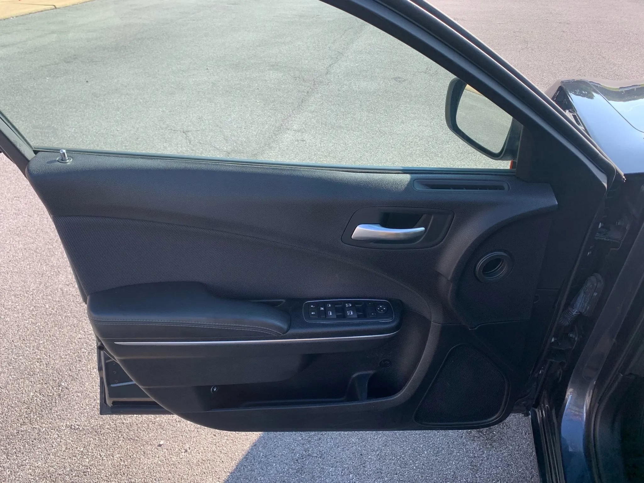 Used 2016 Dodge Charger SE RWD image 8