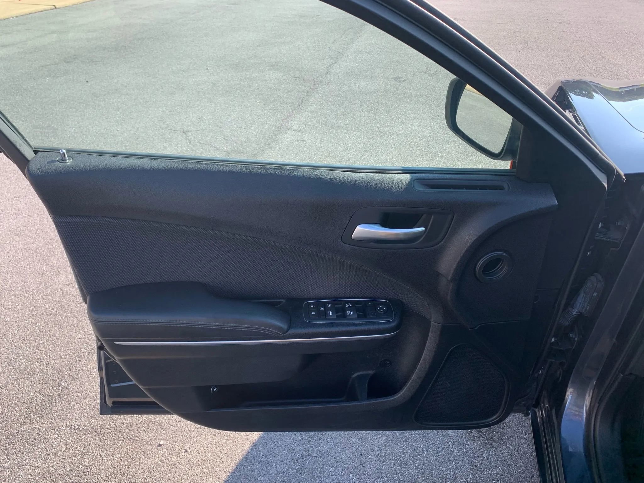 Used 2016 Dodge Charger SE RWD image 8