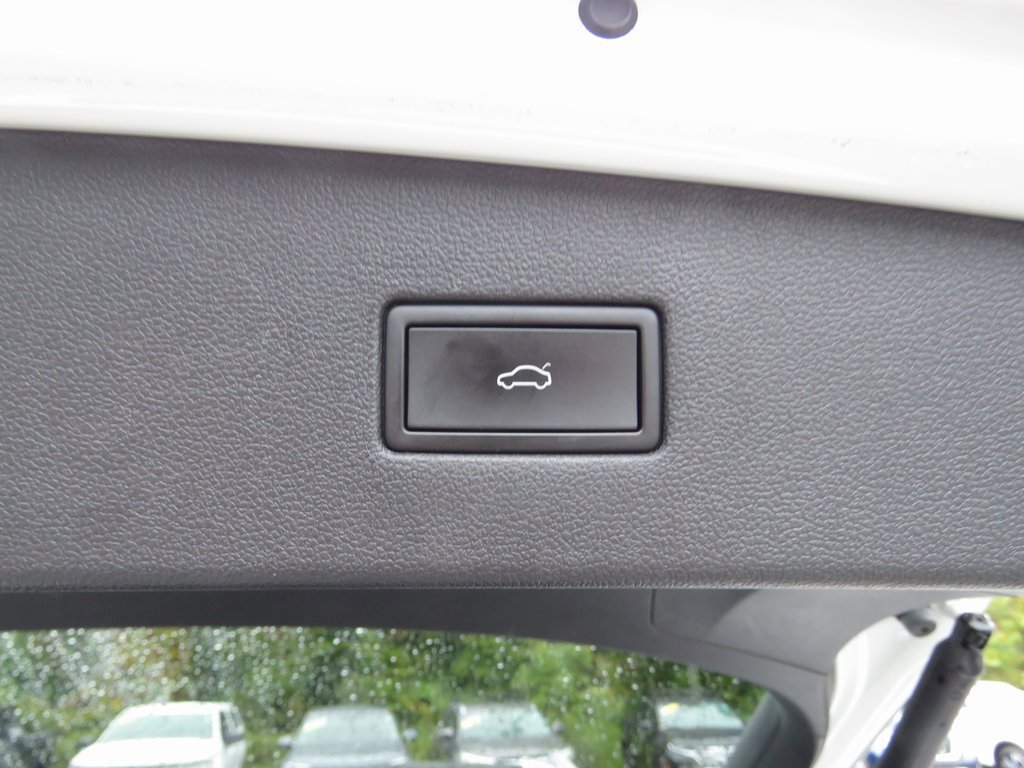 Used 2022 Volkswagen Tiguan SEL R-Line image 19