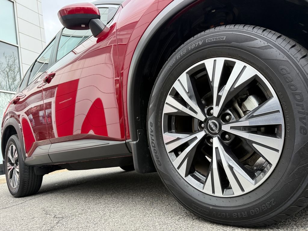 Used 2023 Nissan Rogue SV image 9