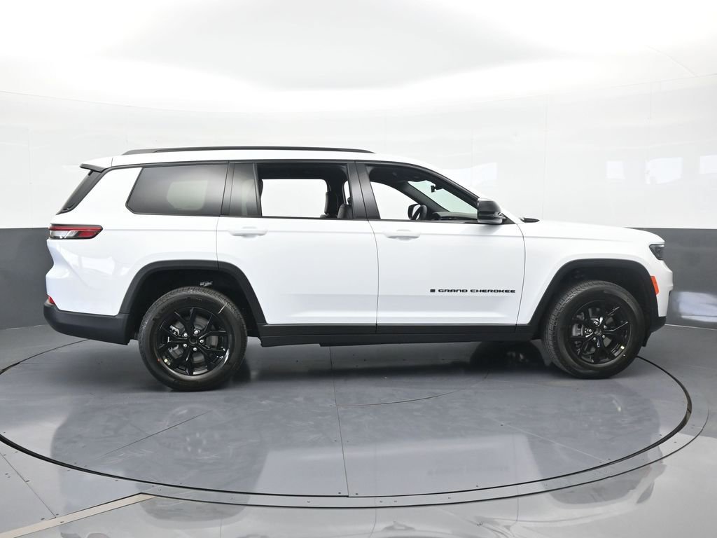Used 2025 Jeep Grand Cherokee L Laredo image 7