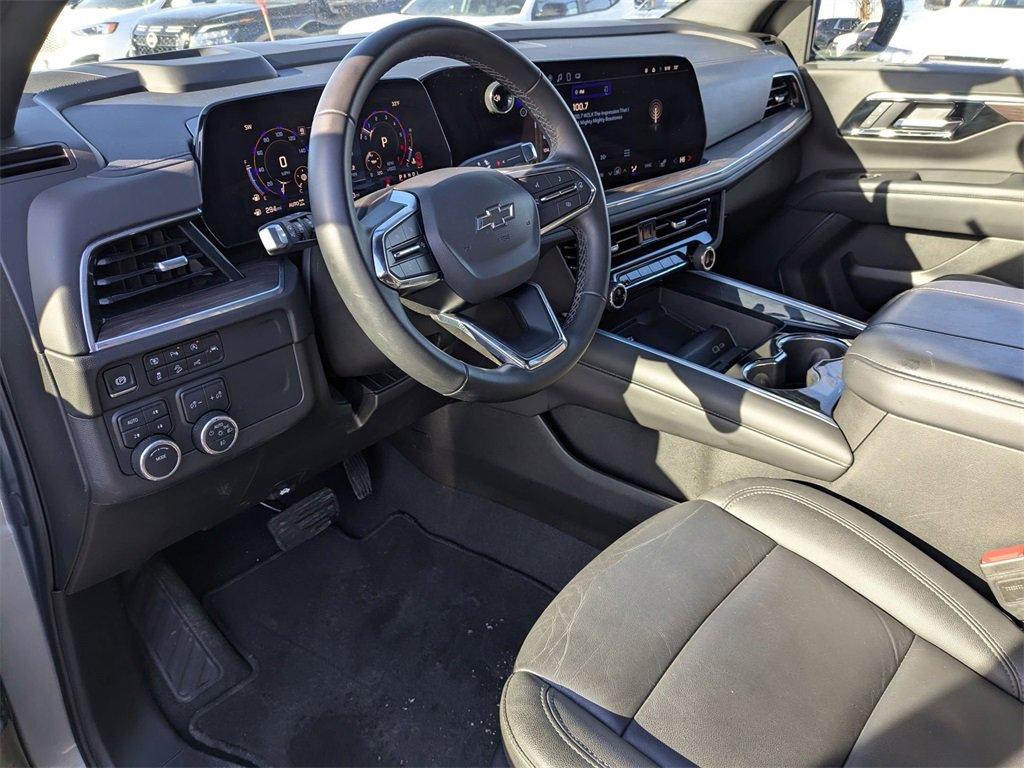 Used 2025 Chevrolet Suburban Z71 image 17