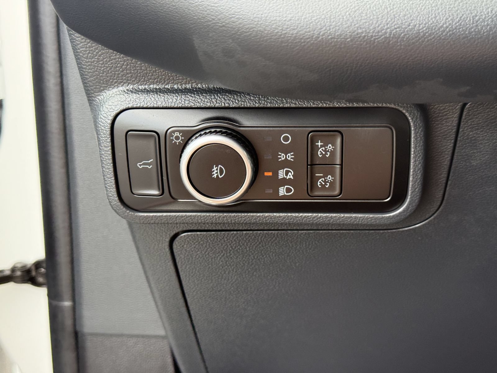 Certified 2025 Ford Explorer ST-Line AWD/4WD image 32