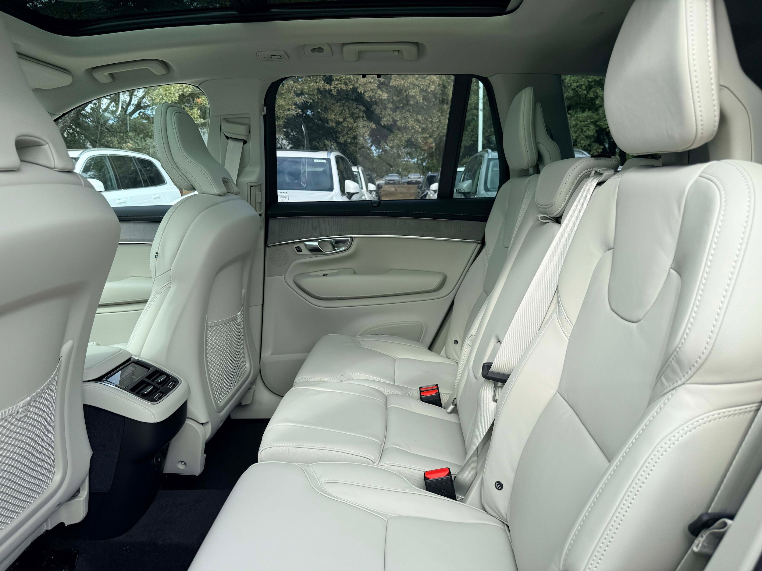New 2026 Volvo XC90 B6 Ultra w/ Protection Package image 16