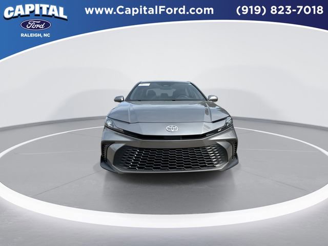 Used 2025 Toyota Camry SE FWD image 3