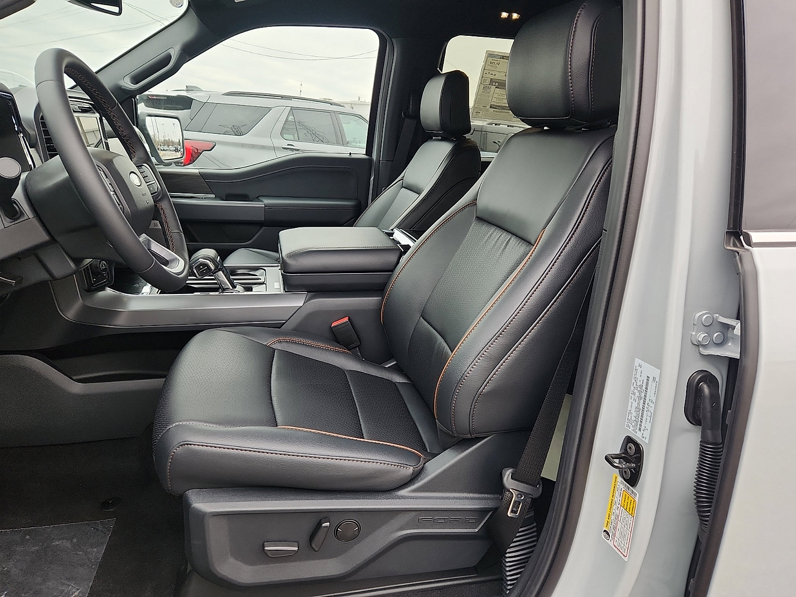 New 2025 Ford F150 Lariat w/ Equipment Group 501A Mid image 9