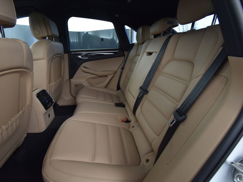 Used 2026 Porsche Macan AWD/4WD image 16