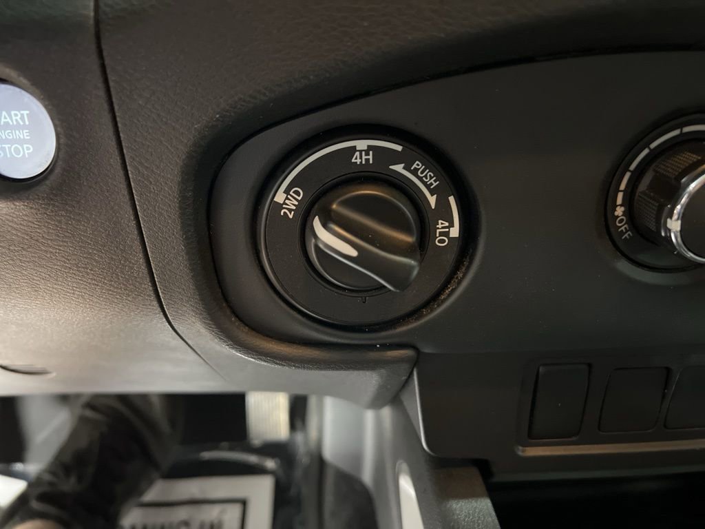 Used 2022 Nissan Frontier SV image 26