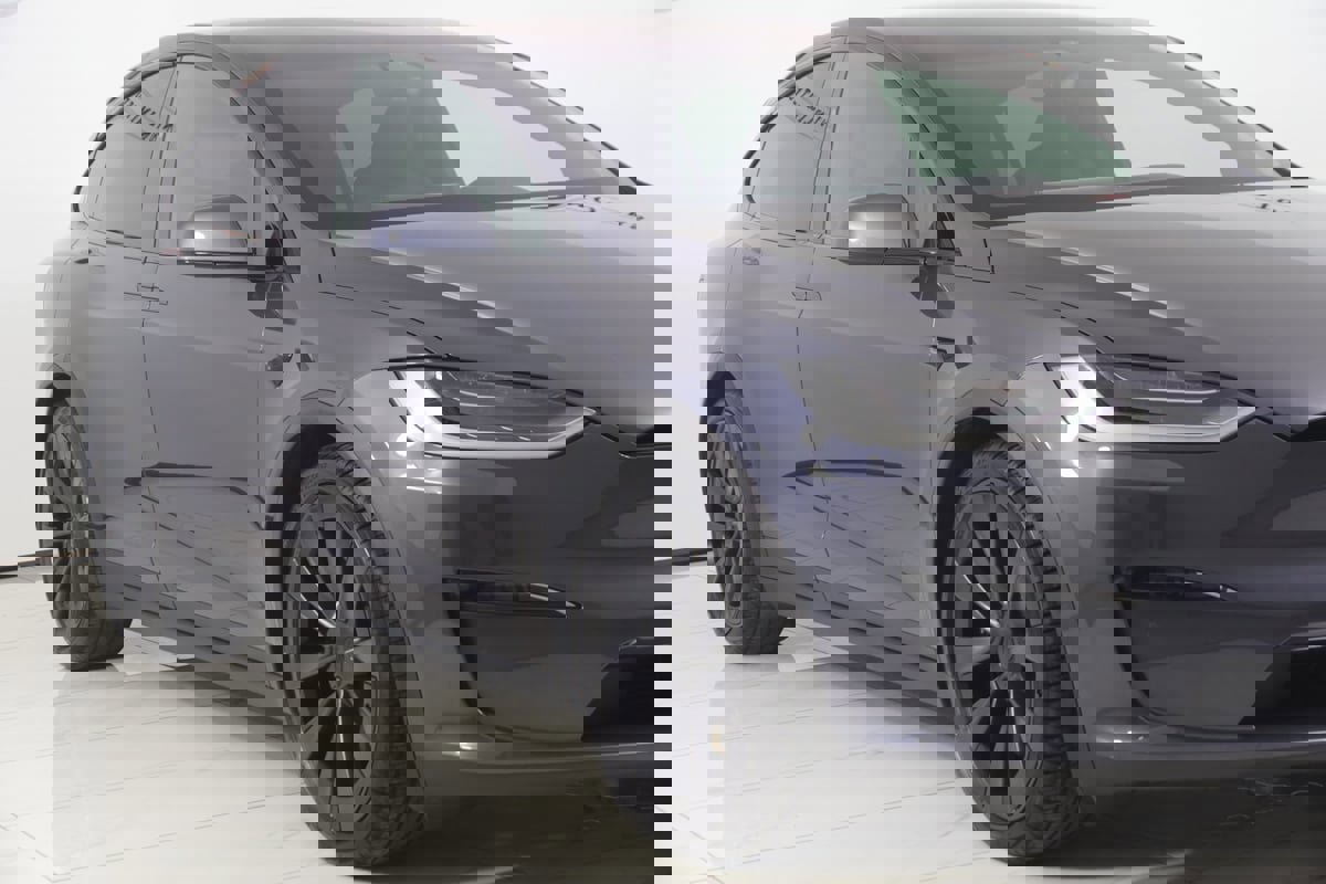 Used 2022 Tesla Model X image 48