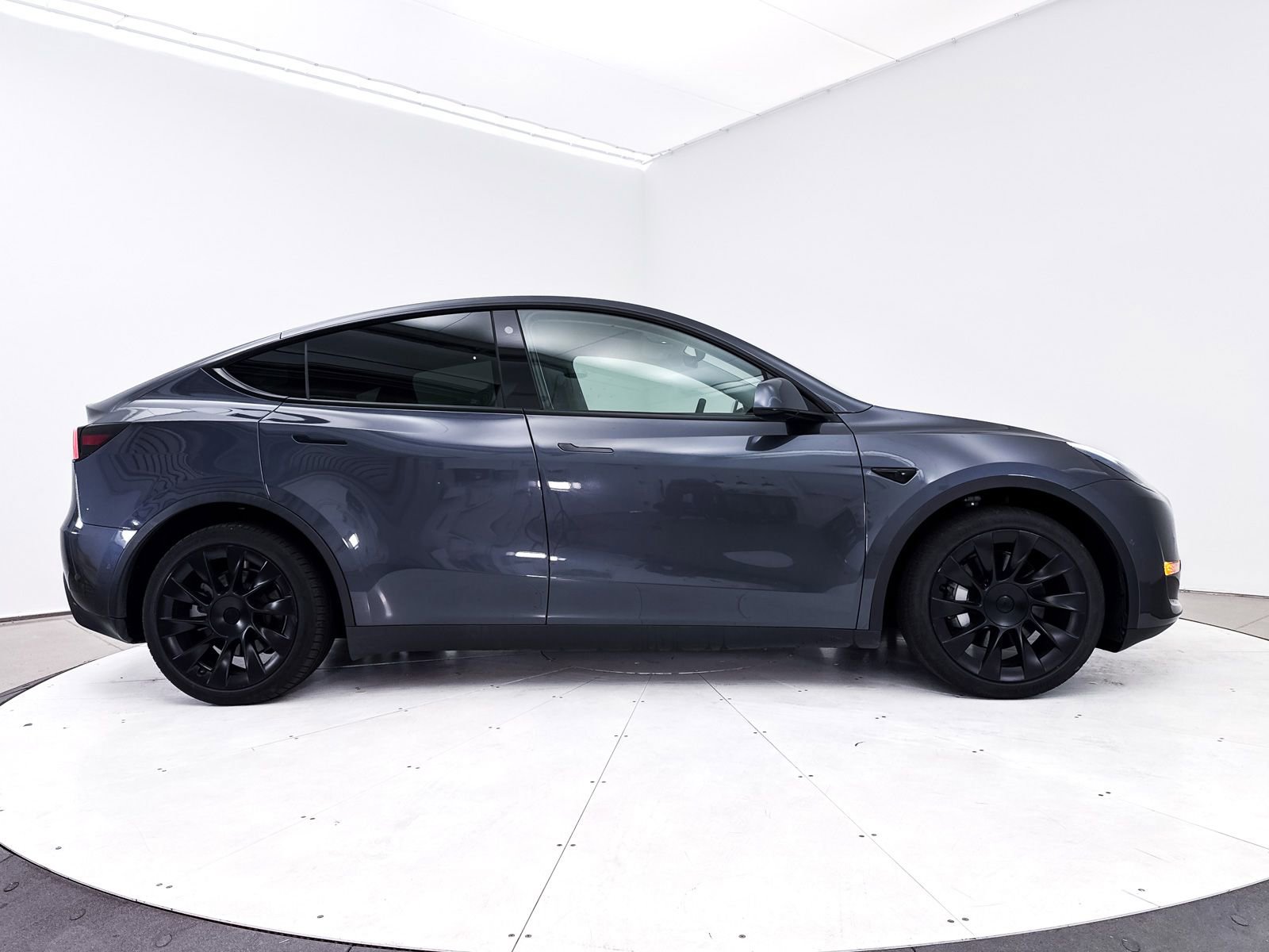 Used 2022 Tesla Model Y Long Range AWD/4WD image 39