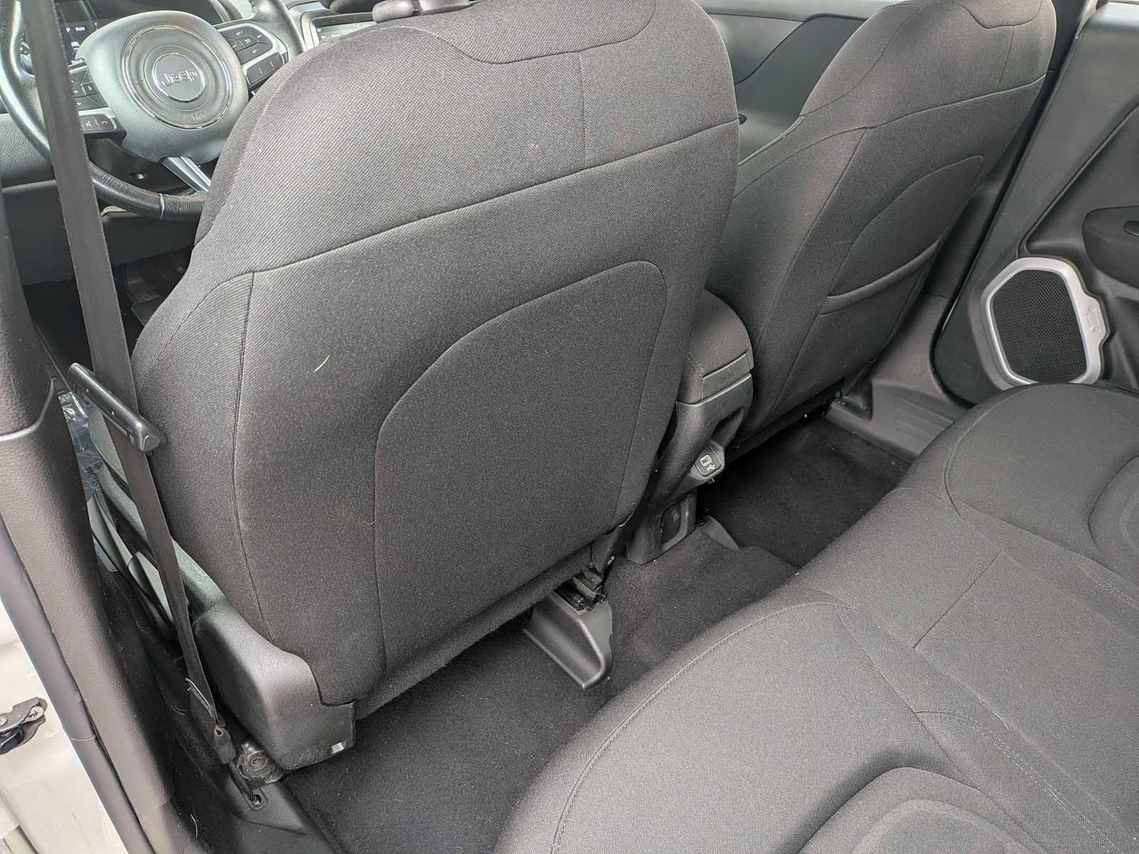 Used 2018 Jeep Renegade Latitude image 16