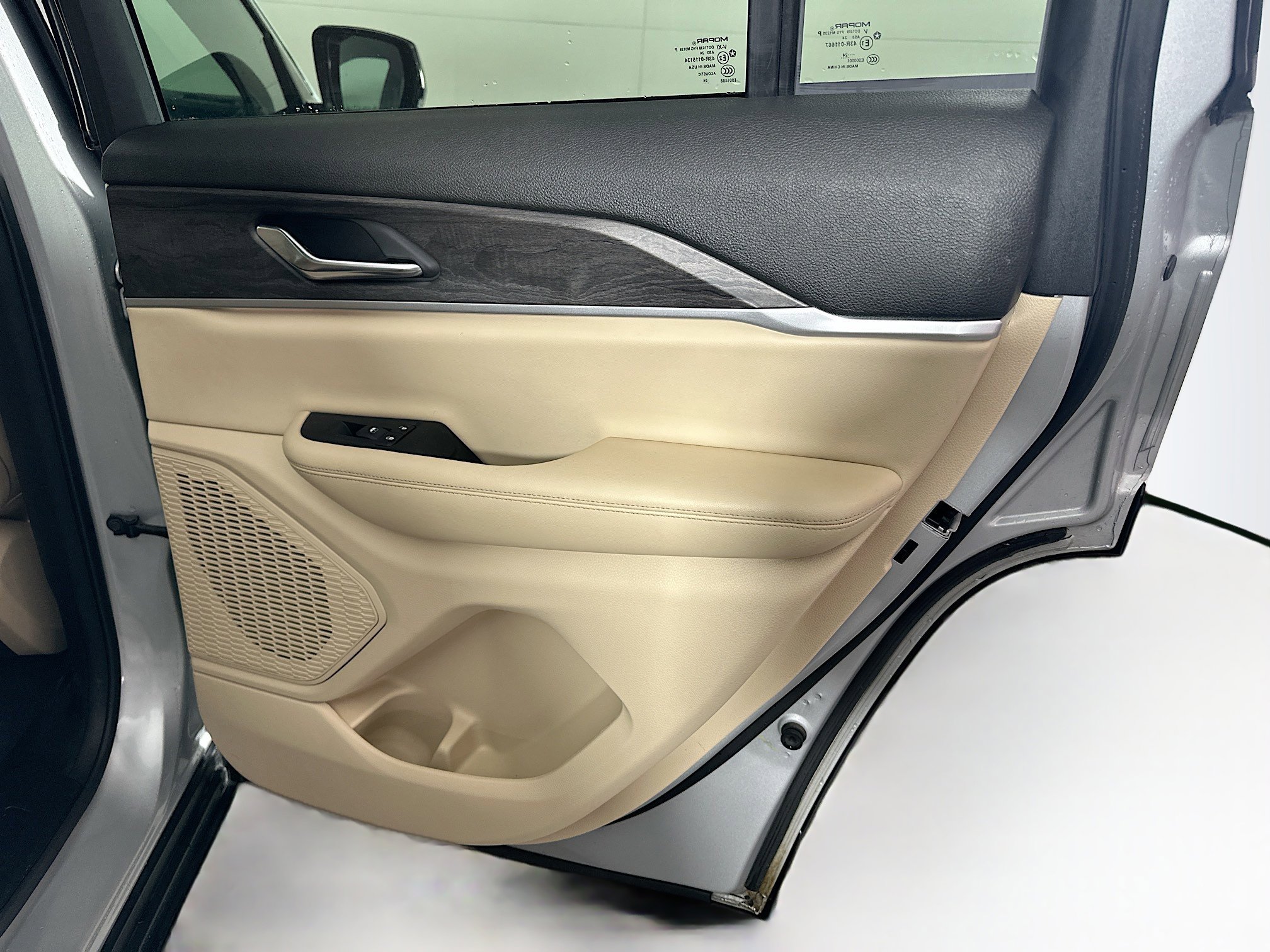 Used 2024 Jeep Grand Cherokee Limited image 29