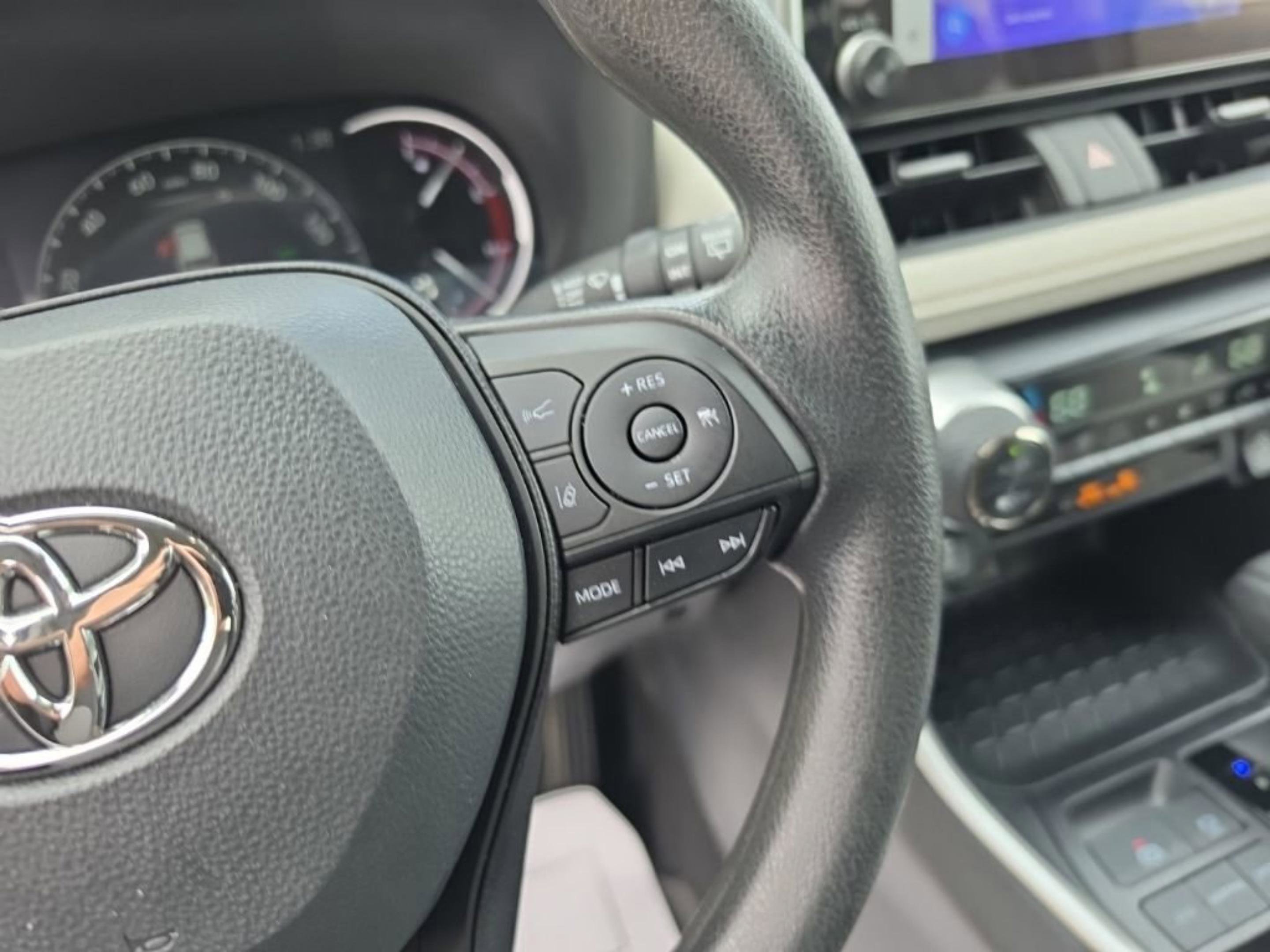 Used 2025 Toyota RAV4 XLE w/ Convenience Package FWD image 22