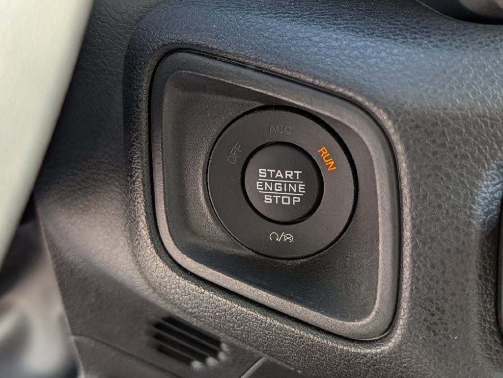 Used 2025 Jeep Gladiator Sport AWD/4WD image 19