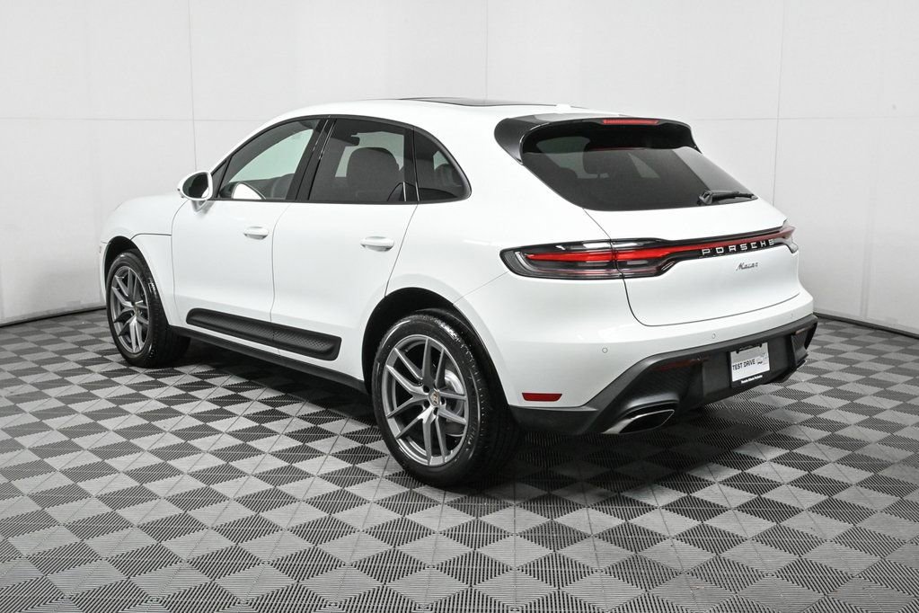 Certified 2025 Porsche Macan image 3