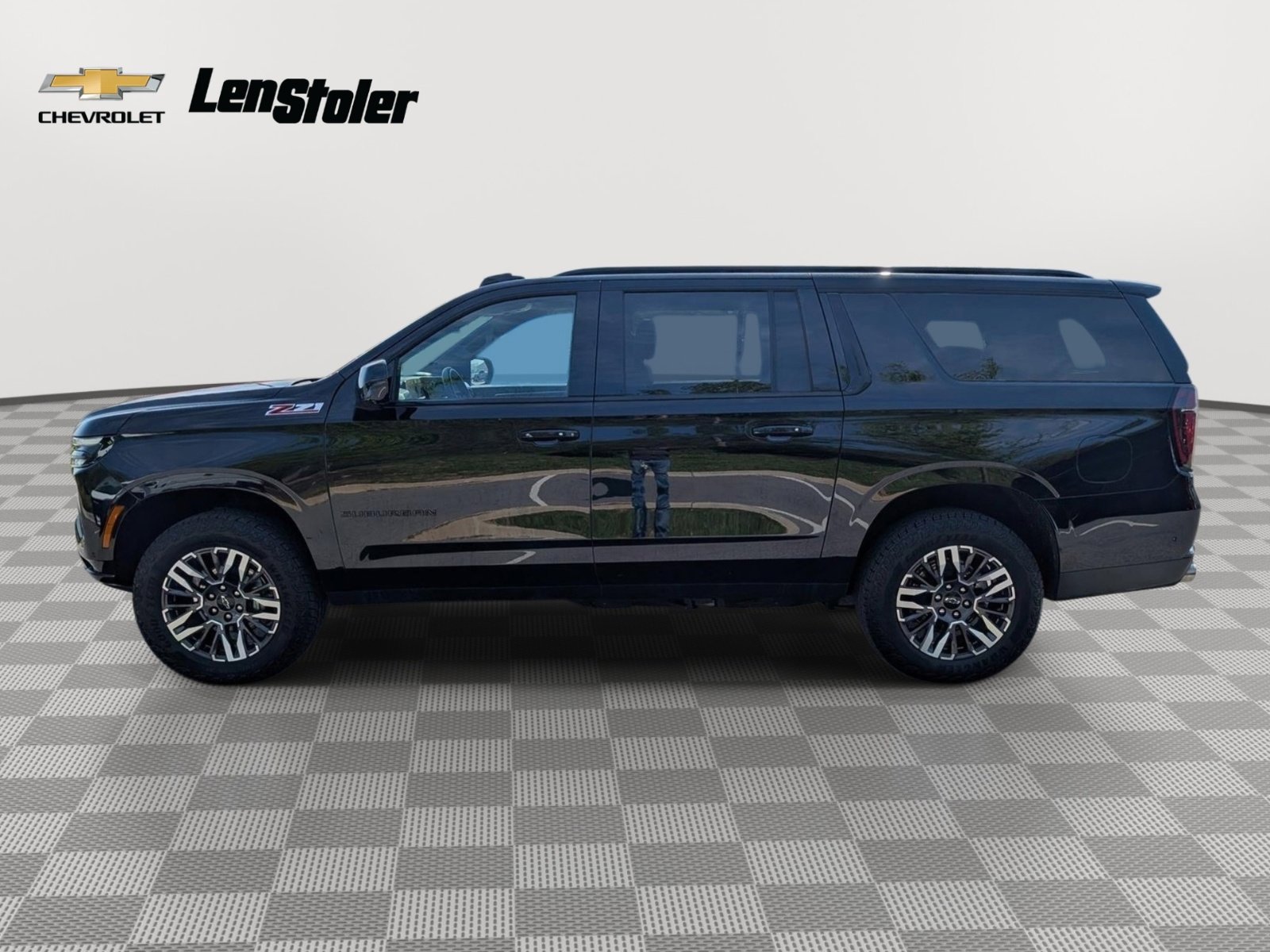 Used 2025 Chevrolet Suburban Z71 AWD/4WD image 2