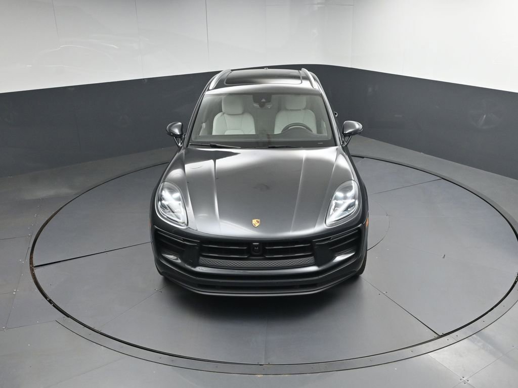 Certified 2024 Porsche Macan AWD/4WD image 39