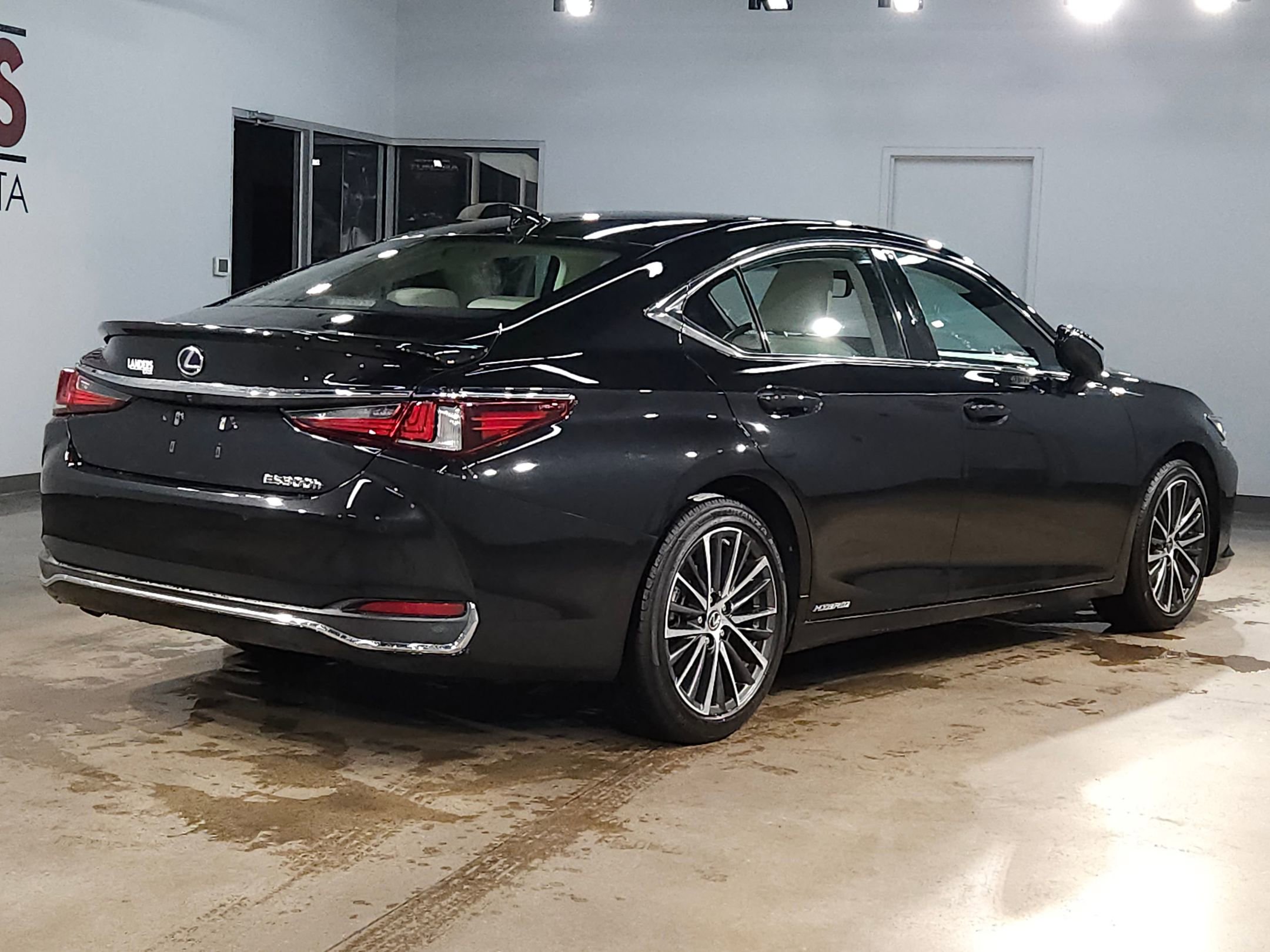 Used 2022 Lexus ES 300h w/ Premium Package image 7