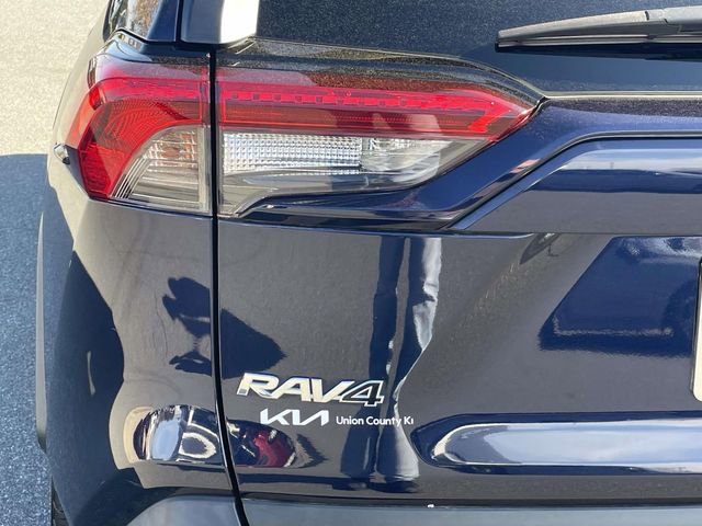 Used 2021 Toyota RAV4 XLE Premium image 14