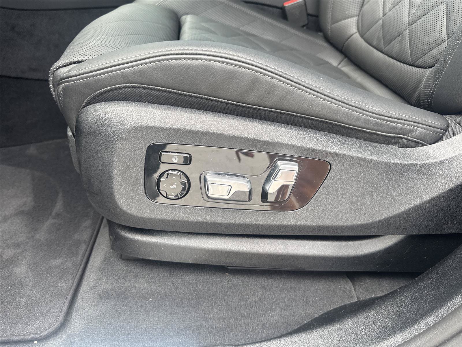 Used 2026 BMW X5 sDrive40i w/ Premium Package RWD image 12