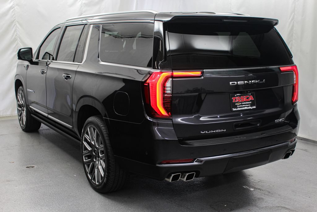 Used 2025 GMC Yukon XL Denali Ultimate AWD/4WD image 9