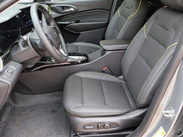 New 2026 Chevrolet Trax ACTIV w/ Sunroof Package FWD image 4