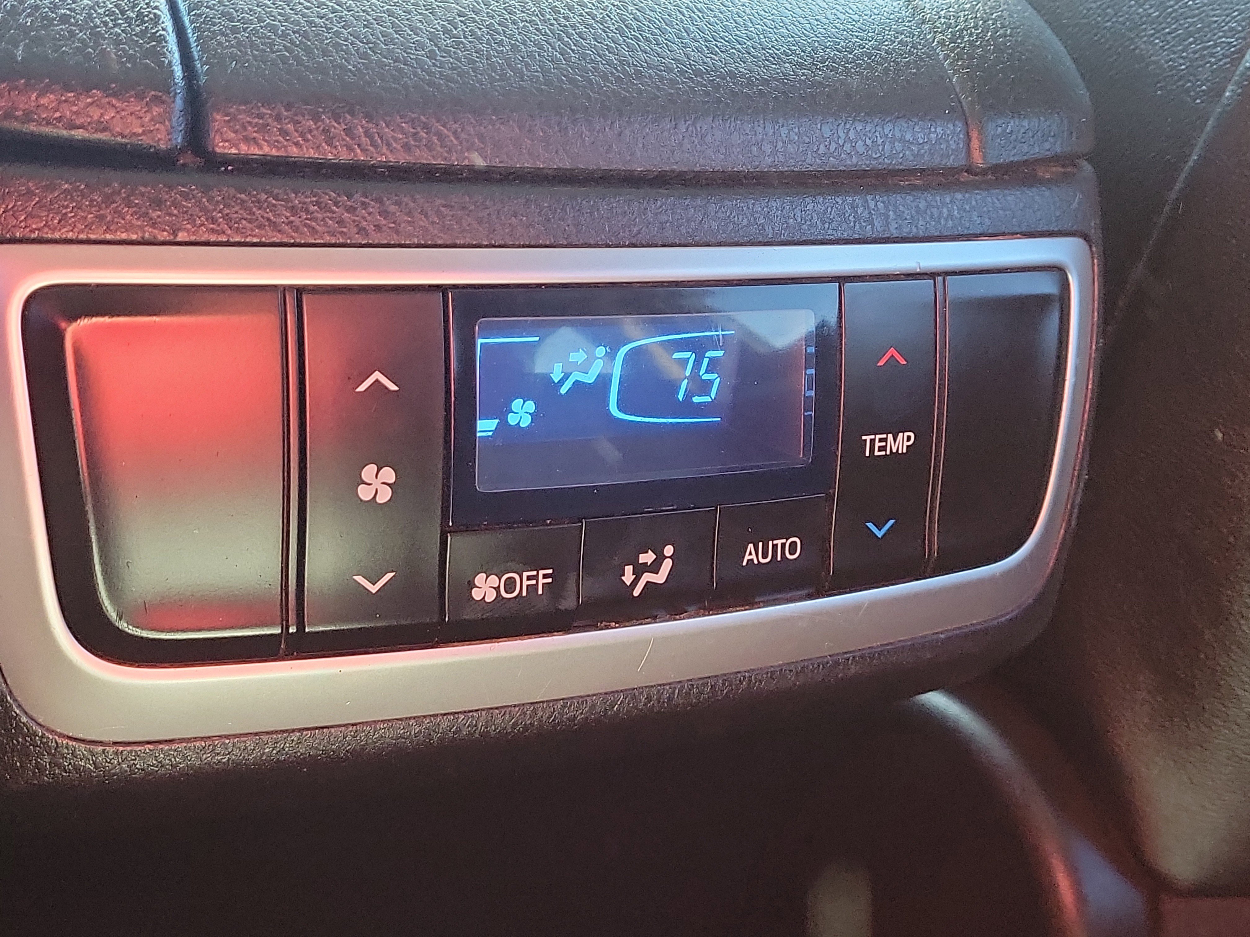 Used 2019 Toyota Highlander XLE image 14