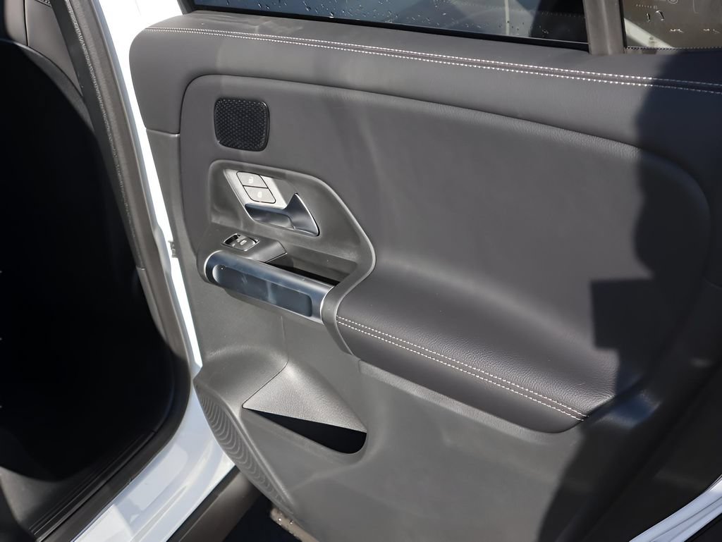 New 2026 Mercedes-Benz GLB 250 4MATIC image 16