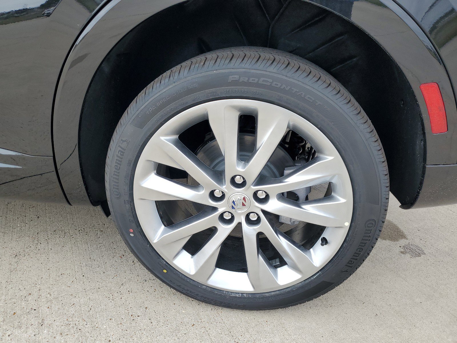 Used 2023 Buick Envision Avenir image 25