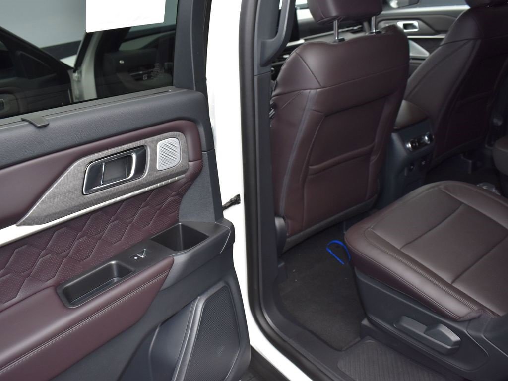 Used 2025 Ford Explorer Platinum w/ Ultimate Package image 16