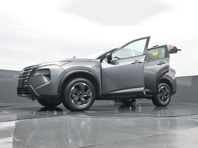Used 2024 Nissan Rogue SV image 32