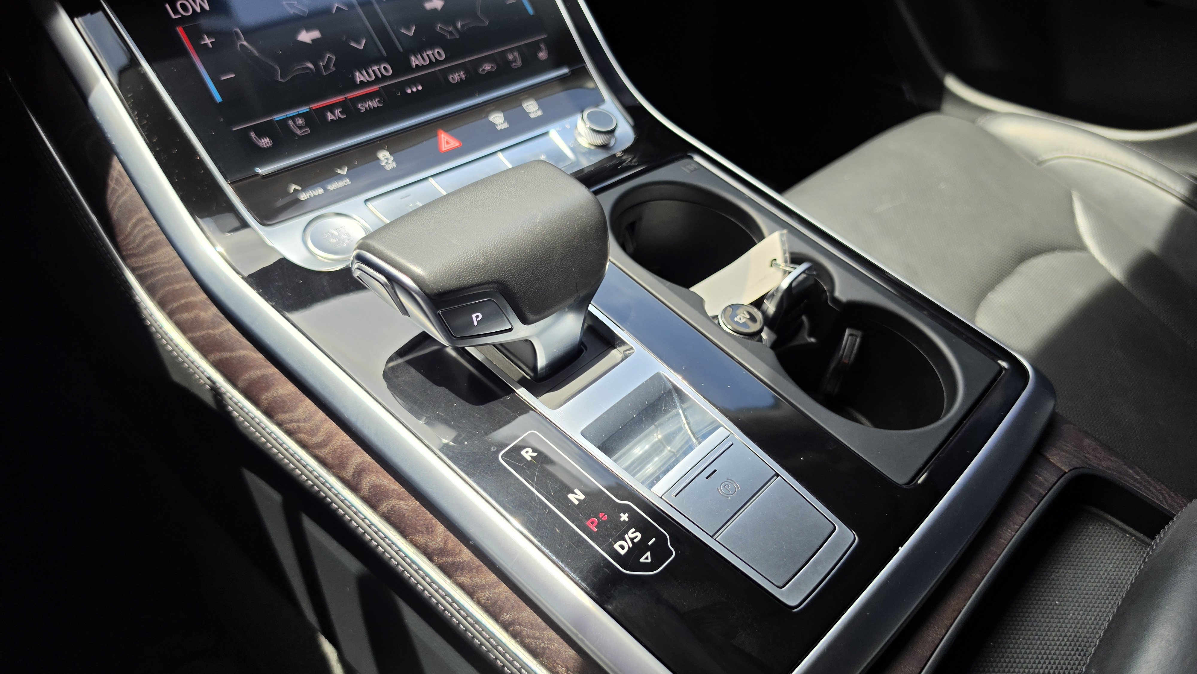 Used 2019 Audi Q8 Prestige w/ Luxury Package AWD/4WD image 40