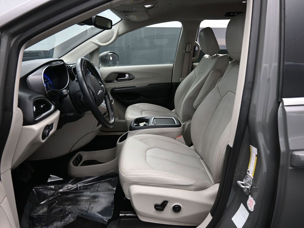 Used 2021 Chrysler Pacifica Touring-L image 34