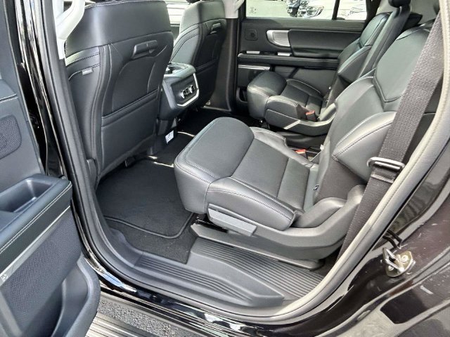 New 2026 Ford Expedition Platinum w/ Driver's Package AWD/4WD image 10
