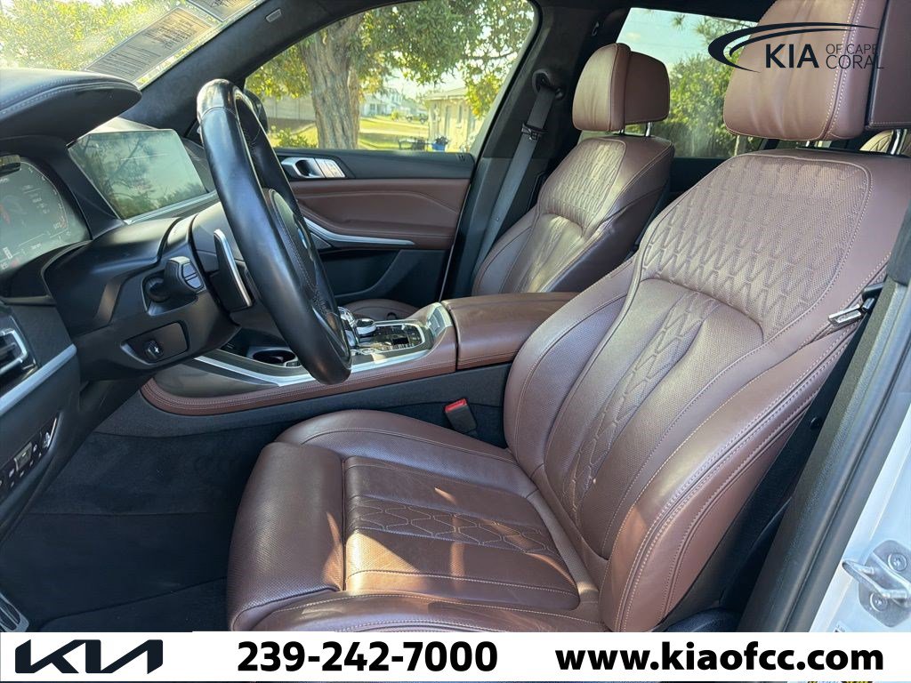 Used 2022 BMW X7 M50i image 4