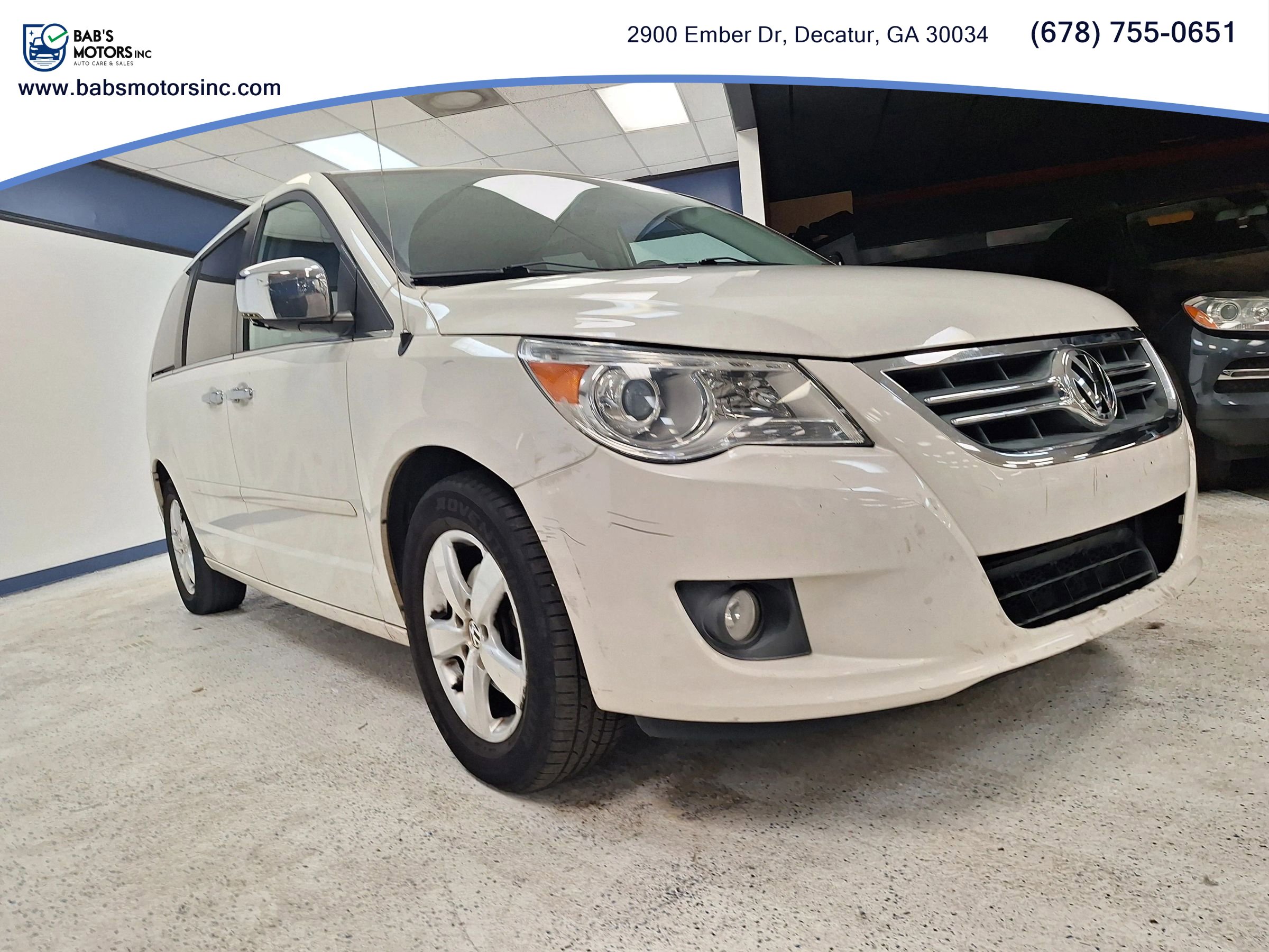 Used 2011 Volkswagen Routan SEL Premium FWD image 21